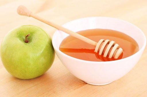 درمان افتادگی پلک با سیب و عسل