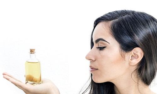 فواید و عوارض روغن کاری پوست سر چیست؟ انواع روغن برای پوست سر و نحوه روغن کاری پوست سر