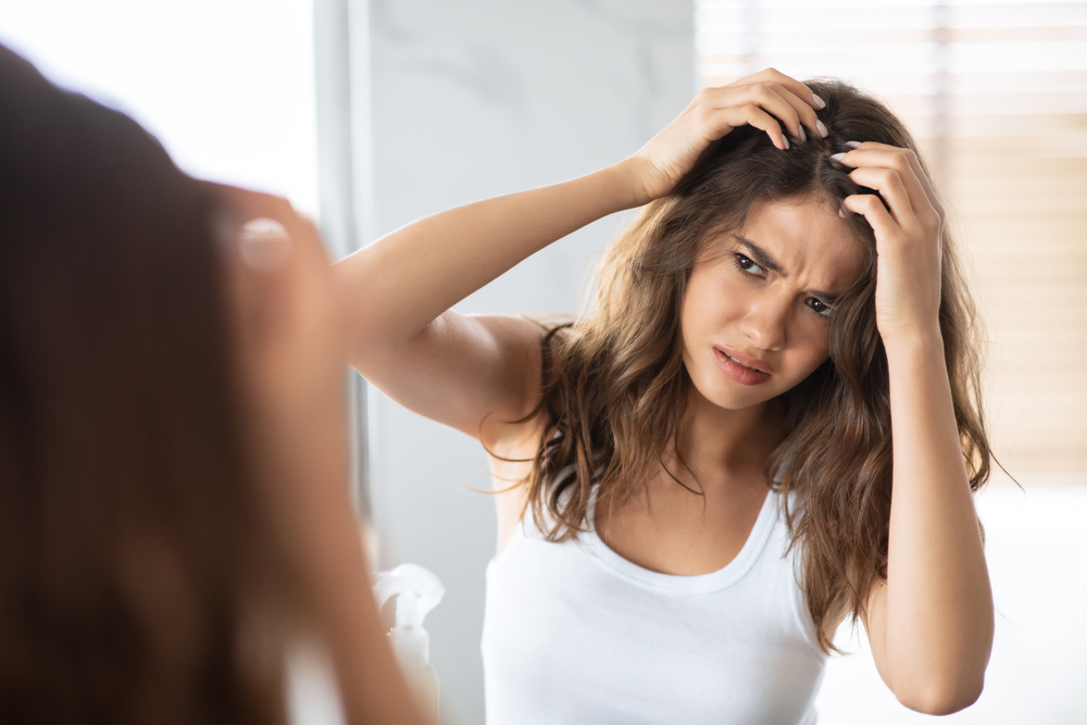 انواع ریزش مو، تفاوت ریزش مو طبیعی با ریزش بیش از حد مو چیست؟