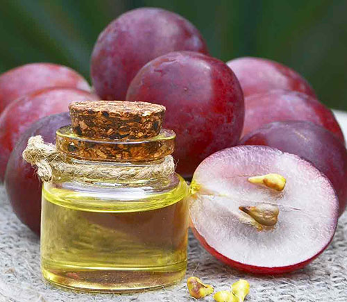 فواید و نحوه استفاده از روغن هسته انگور برای تقویت سلامت مو