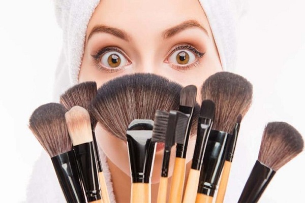 علل و نحوه تمیز کردن براش های آرایش
