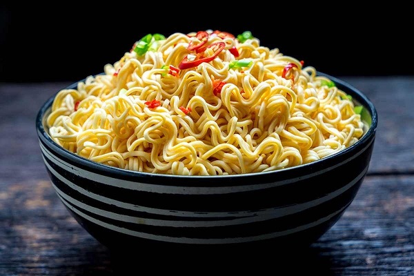 خطرات نودل فوری و بیماری قلبی، افزایش فشار خون با نودل و افزایش وزن، موارد احتیاطی مصرف نودل