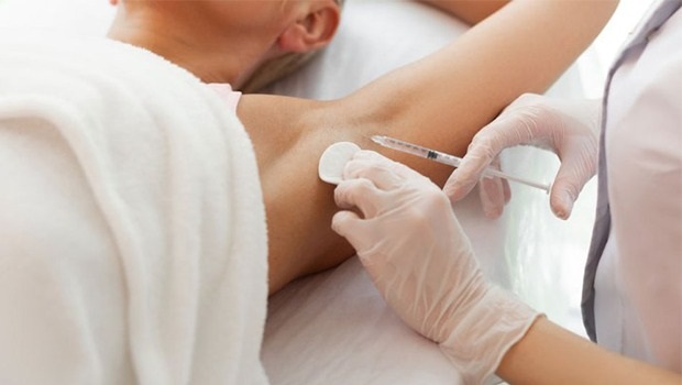 دلایل تعریق زیاد و هیدراته ماندن، ارتباط بوتاکس و تعریق و سیگار