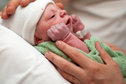 نحوه شیر دادن و تغذیه به نوزاد نارس